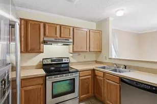 321 Gregory Ln, Grand Prairie, TX 75052 - Photo 11