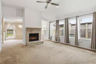 321 Gregory Ln, Grand Prairie, TX 75052 - Photo 5