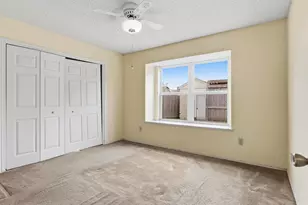 321 Gregory Ln, Grand Prairie, TX 75052 - Photo 15