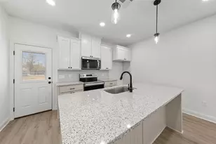 1610 N 6th St, Waco, TX 76707 - Photo 7