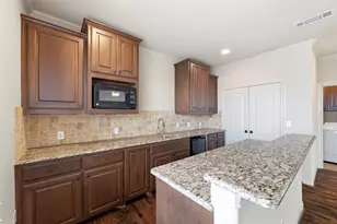 563 Rockingham Dr, Irving, TX 75063 - Photo 7