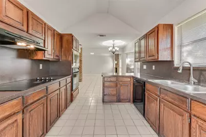 6423 Rising Meadow Drive, Arlington, TX 76018 - Photo 7