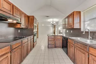 6423 Rising Meadow Dr, Arlington, TX 76018 - Photo 7