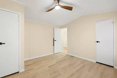 821 Flamingo Road, Granbury, TX 76049 - Photo 11