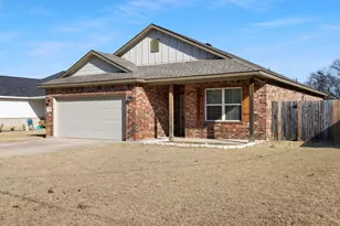 86 Tremont St, Cleburne, TX 76031 - Photo 3