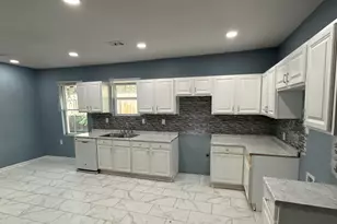 2022 Bourbon St, Dallas, TX 75226 - Photo 11