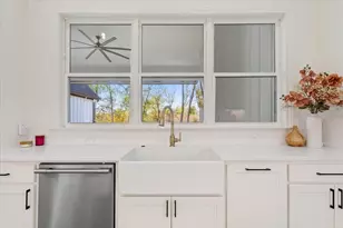 10229 Creekside Ln, Waco, TX 76712 - Photo 17