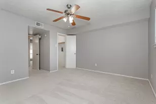 10248 Regal Oaks Dr, Dallas, TX 75230 - Photo 15