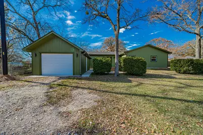 304 Pine Street, Seven Points, TX 75143 - Photo 3