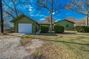 304 Pine St, Seven Points, TX 75143 - Photo 3