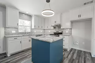 304 Pine St, Seven Points, TX 75143 - Photo 9