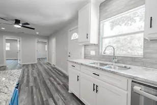 304 Pine St, Seven Points, TX 75143 - Photo 17