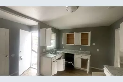 4853 Vinetta Drive, Fort Worth, TX 76119 - Photo 11