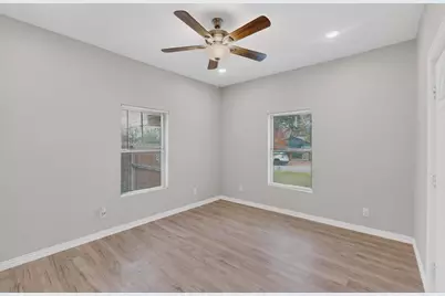 633 Ogden Avenue, Cockrell Hill, TX 75211 - Photo 5