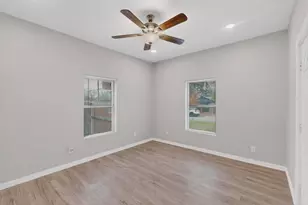 633 Ogden Ave, Cockrell Hill, TX 75211 - Photo 5