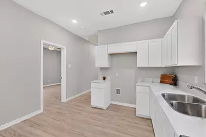 633 Ogden Avenue, Cockrell Hill, TX 75211 - Photo 7