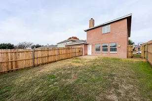 2454 Meadowgate Ln, Lancaster, TX 75134 - Photo 35