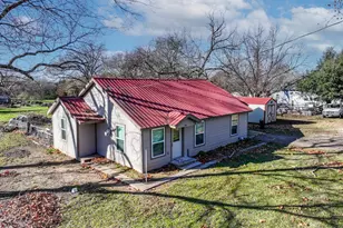 305 Gaskins St, Como, TX 75431 - Photo 3