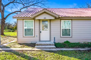305 Gaskins St, Como, TX 75431 - Photo 1
