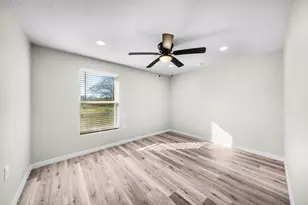 305 Gaskins St, Como, TX 75431 - Photo 17