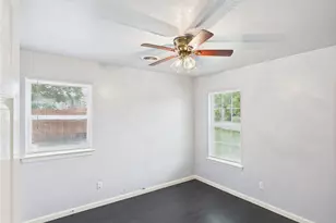 5601 Oak Grove Rd W, Fort Worth, TX 76134 - Photo 9