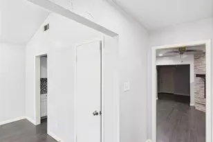 5601 Oak Grove Rd W, Fort Worth, TX 76134 - Photo 13