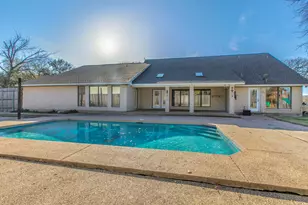 100 Spring Oak St, Lacy Lakeview, TX 76705 - Photo 29