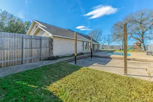 100 Spring Oak St, Lacy Lakeview, TX 76705 - Photo 33