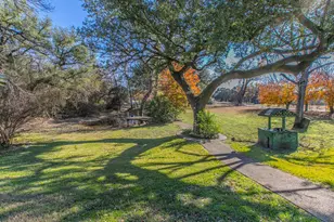 100 Spring Oak St, Lacy Lakeview, TX 76705 - Photo 27