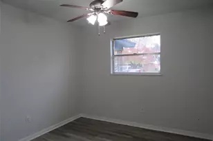 218 Virginia Dr, Lacy Lakeview, TX 76705 - Photo 11