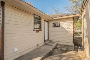 2141 S Jennings Ave, Fort Worth, TX 76110 - Photo 39