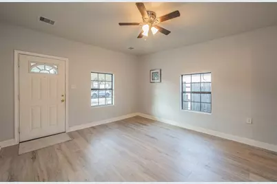 2141 S Jennings Avenue, Fort Worth, TX 76110 - Photo 7