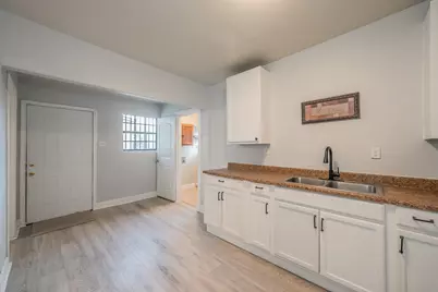 2141 S Jennings Avenue, Fort Worth, TX 76110 - Photo 21