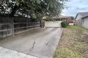 2008 Gardanne Ln, Carrollton, TX 75007 - Photo 3