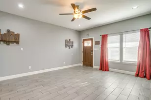 3901 Baylor St, Fort Worth, TX 76119 - Photo 11