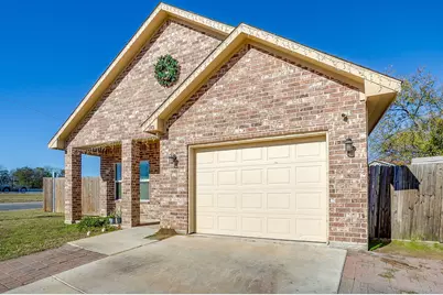 3901 Baylor Street, Fort Worth, TX 76119 - Photo 5