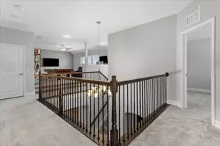 817 Crest Breeze Dr, Fort Worth, TX 76052 - Photo 9