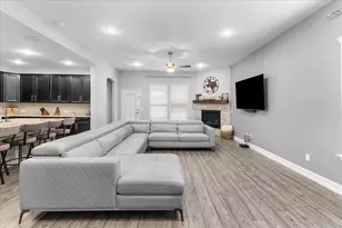 817 Crest Breeze Dr, Fort Worth, TX 76052 - Photo 25