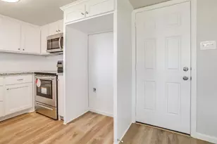 921 Willow Cir S, Burleson, TX 76028 - Photo 19