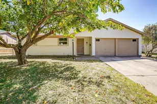 921 Willow Cir S, Burleson, TX 76028 - Photo 1