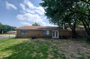 1517 Frio Ln, Garland, TX 75040 - Photo 3