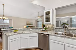 503 Aurora Dr, Euless, TX 76039 - Photo 9