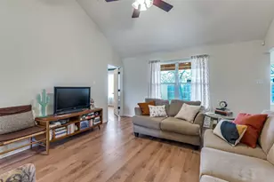 105 Camden Ct, Irving, TX 75061 - Photo 3