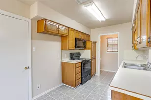 2295 E Renfro St, Burleson, TX 76028 - Photo 13