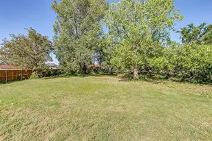 2295 E Renfro St, Burleson, TX 76028 - Photo 39