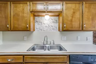 2295 E Renfro St, Burleson, TX 76028 - Photo 19