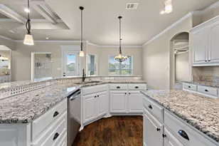 337 Kenyon Ct, Granbury, TX 76049 - Photo 13