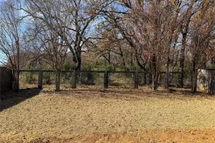 1924 Kingsbrook Trail, Fort Worth, TX 76120 - Photo 25