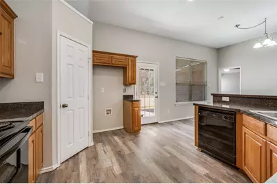 1924 Kingsbrook Trail, Fort Worth, TX 76120 - Photo 9