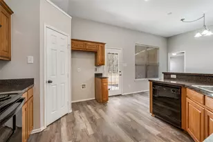 1924 Kingsbrook Trail, Fort Worth, TX 76120 - Photo 9